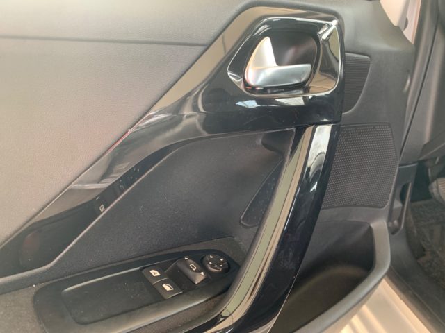 PEUGEOT 208 usata, con Sedile posteriore sdoppiato