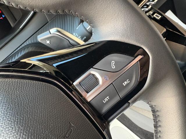 PEUGEOT 2008 usata, con Sistema di navigazione