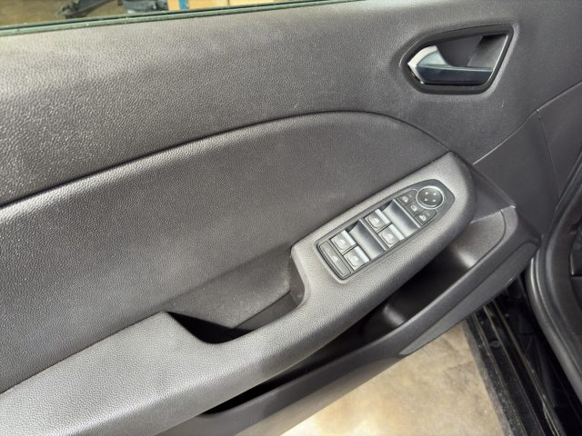 RENAULT Clio usata, con Fari LED