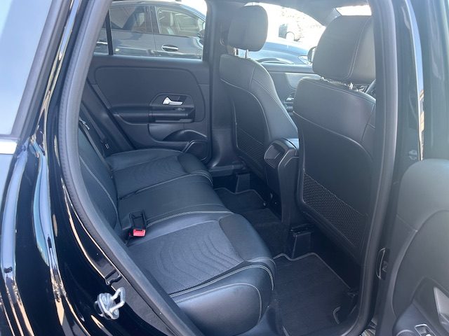 MERCEDES-BENZ GLA 200 usata, con Controllo automatico clima