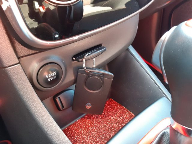 RENAULT Clio usata, con Controllo trazione