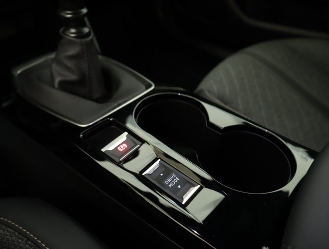 PEUGEOT 2008 usata, con Volante multifunzione
