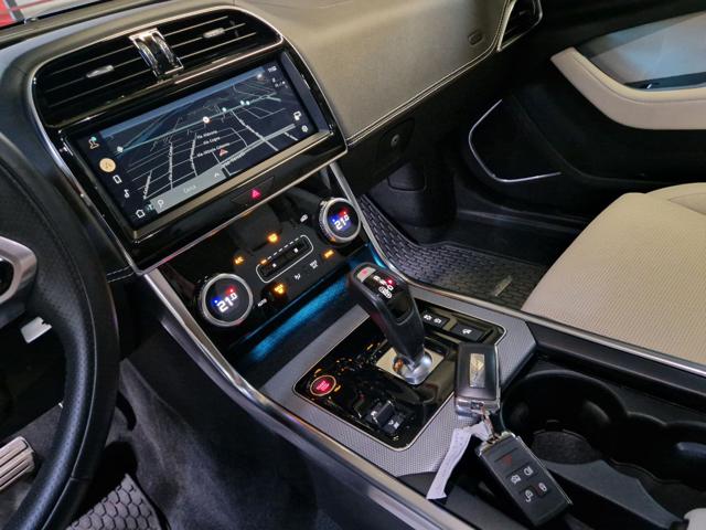 JAGUAR XE usata, con Controllo automatico clima