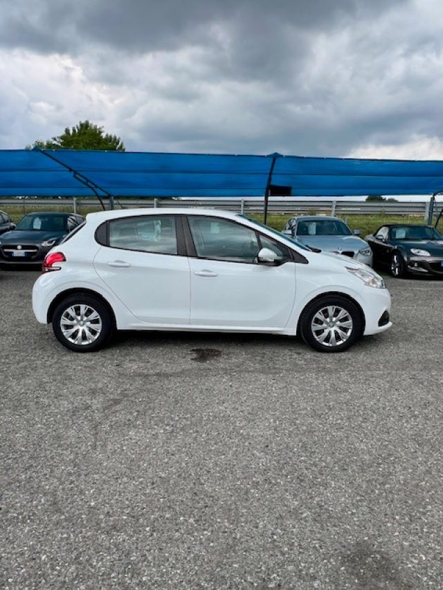 PEUGEOT 208 usata, con Autoradio