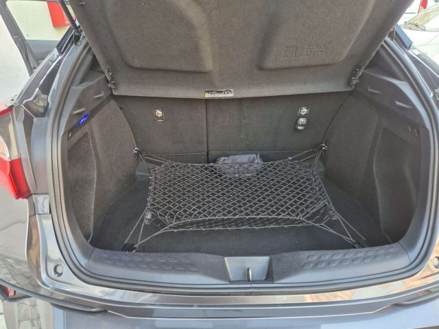 TOYOTA C-HR usata, con USB
