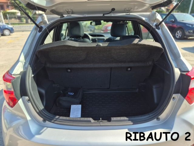 TOYOTA Yaris usata, con Touch screen