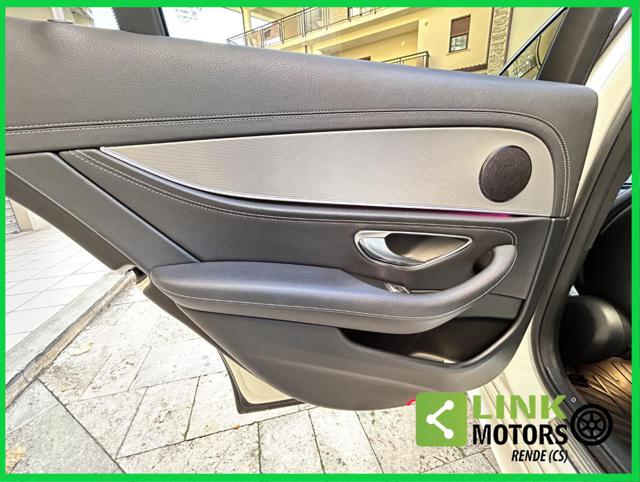MERCEDES-BENZ E 220 usata, con Specchietti laterali elettrici