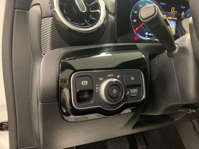 MERCEDES-BENZ A 180 usata, con Sensori di parcheggio posteriori