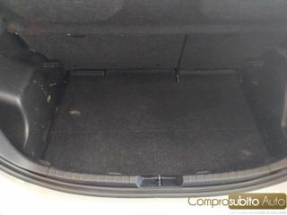 TOYOTA Yaris usata, con Airbag testa