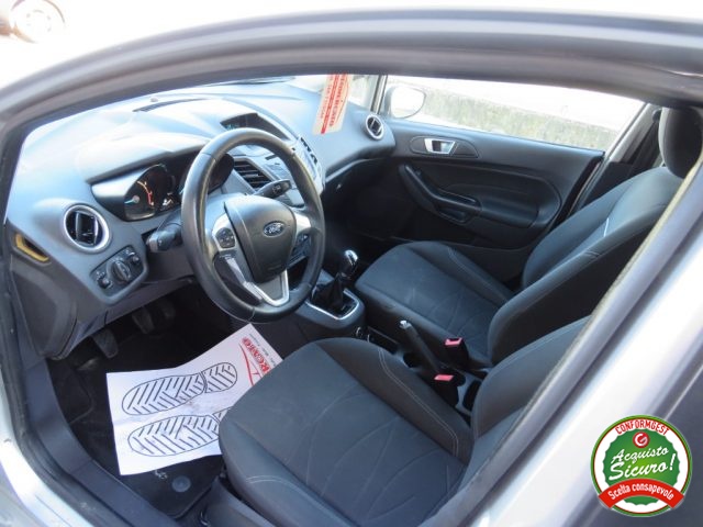 FORD Fiesta usata, con USB