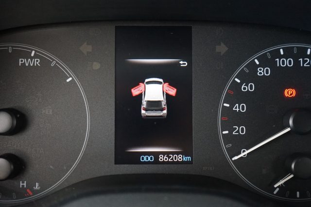 TOYOTA Yaris usata 33