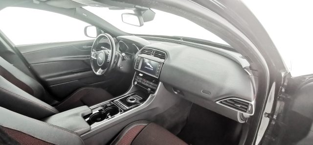 JAGUAR XE usata 57