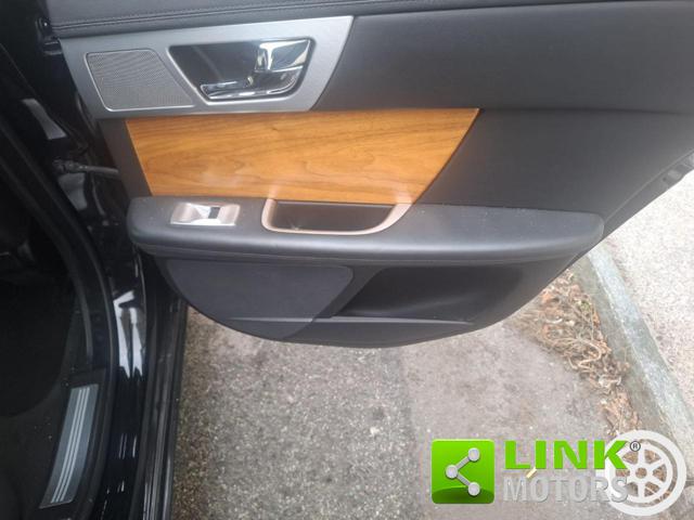 JAGUAR XF usata, con Autoradio