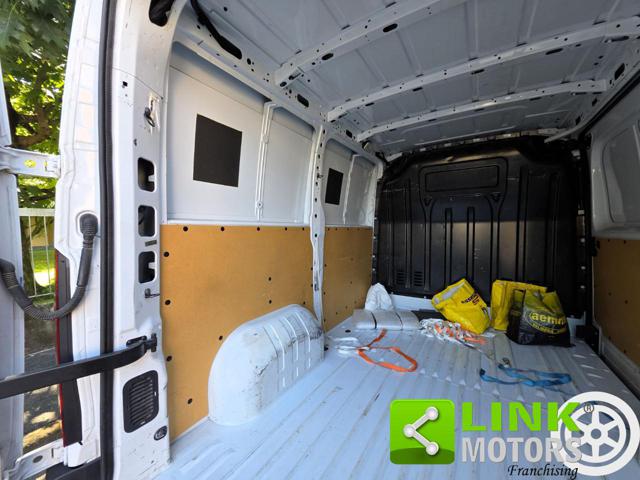 RENAULT Master usata, con Monitoraggio pressione pneumatici