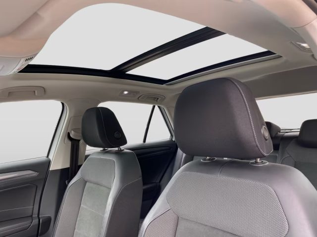 VOLKSWAGEN T-Roc usata, con Autoradio