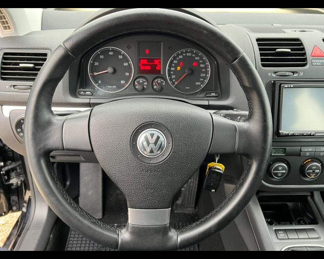 VOLKSWAGEN Jetta usata 24