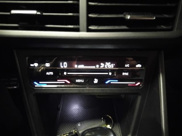 VOLKSWAGEN Taigo usata, con Autoradio digitale