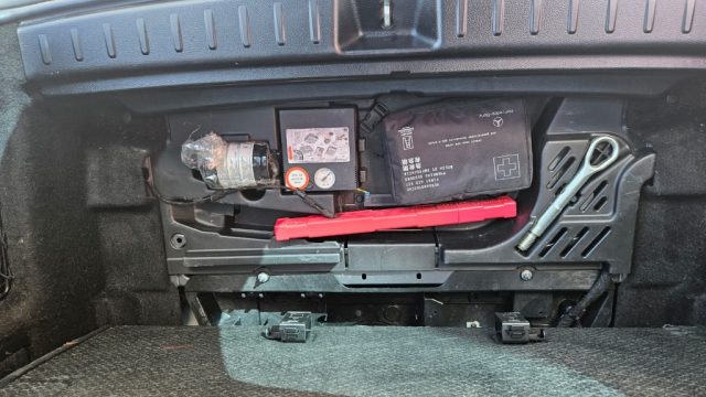 MERCEDES-BENZ GLB 200 usata, con Chiusura centralizzata