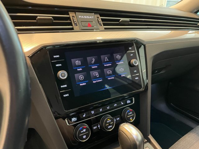 VOLKSWAGEN Passat Variant usata, con Cruise Control