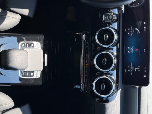 MERCEDES-BENZ CLA 200 usata, con Alzacristalli elettrici