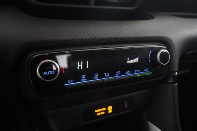 TOYOTA Yaris usata 14