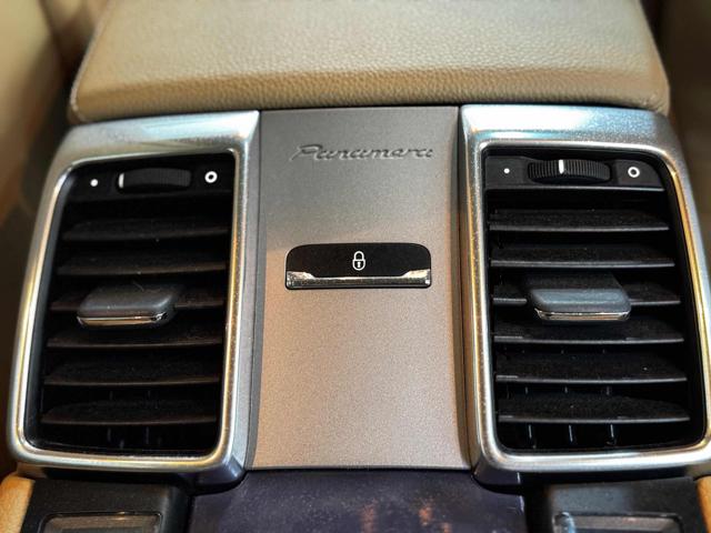 PORSCHE Panamera usata, con Park Distance Control