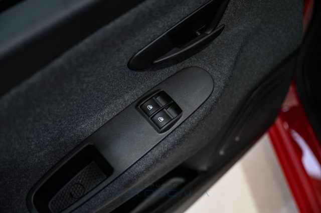 LANCIA Ypsilon usata, con USB