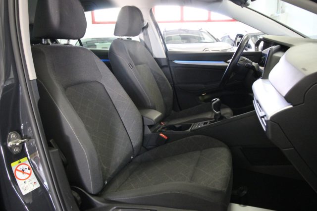 VOLKSWAGEN Golf usata, con USB