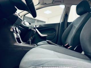 FORD Fiesta usata, con Autoradio