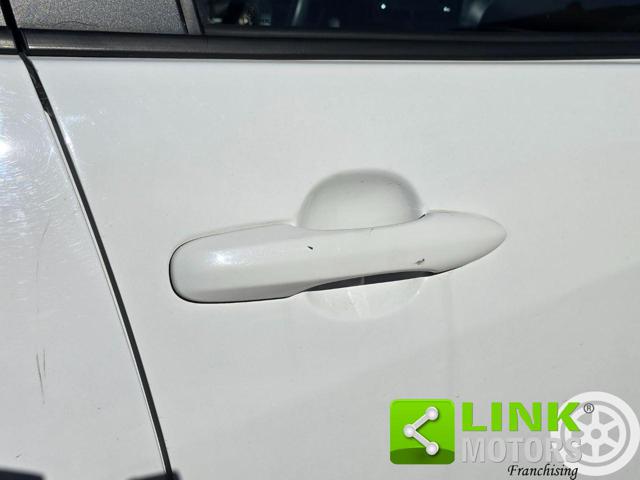 TOYOTA Yaris usata, con Isofix