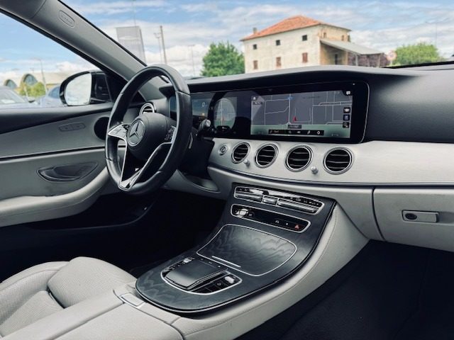 MERCEDES-BENZ E 300 usata, con Autoradio