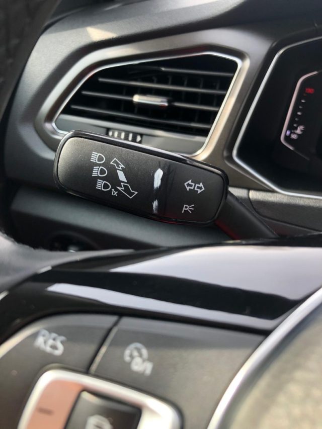 VOLKSWAGEN T-Roc usata, con USB