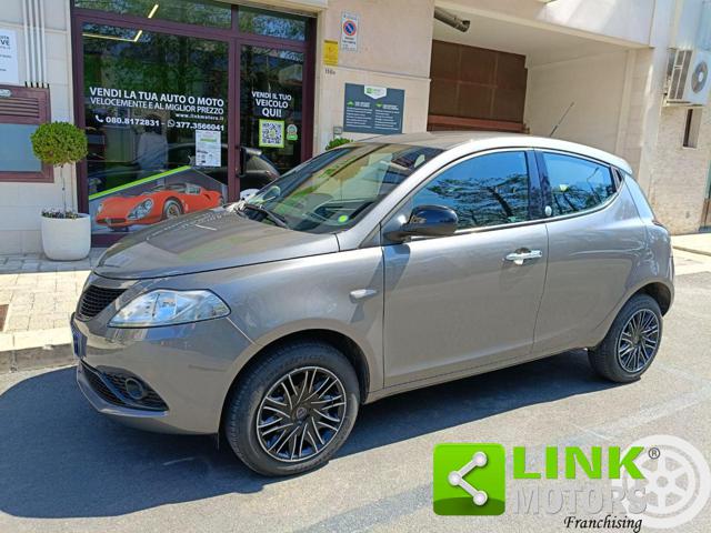 LANCIA Ypsilon usata, con Hill holder