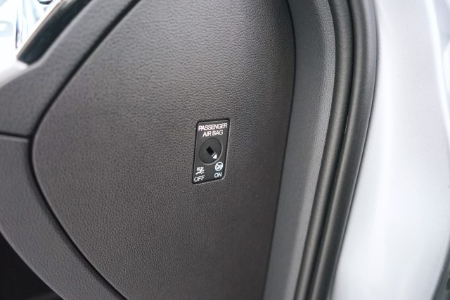 VOLKSWAGEN Passat Variant usata, con Airbag testa