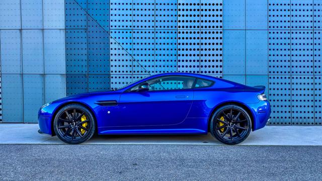 ASTON MARTIN Vantage usata, con Airbag