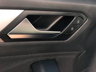 VOLKSWAGEN T-Roc usata, con USB