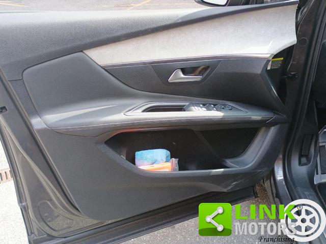PEUGEOT 3008 usata, con Sensori di parcheggio anteriori