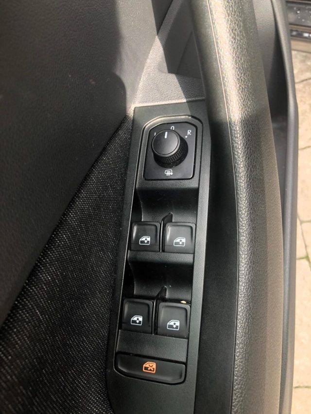 SKODA Kamiq usata, con Sedile posteriore sdoppiato