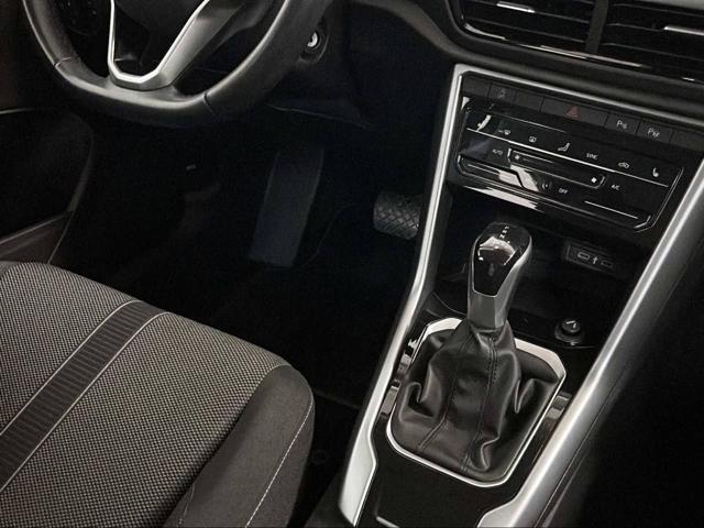 VOLKSWAGEN T-Roc usata, con Leve al volante