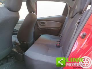 TOYOTA Yaris usata 27