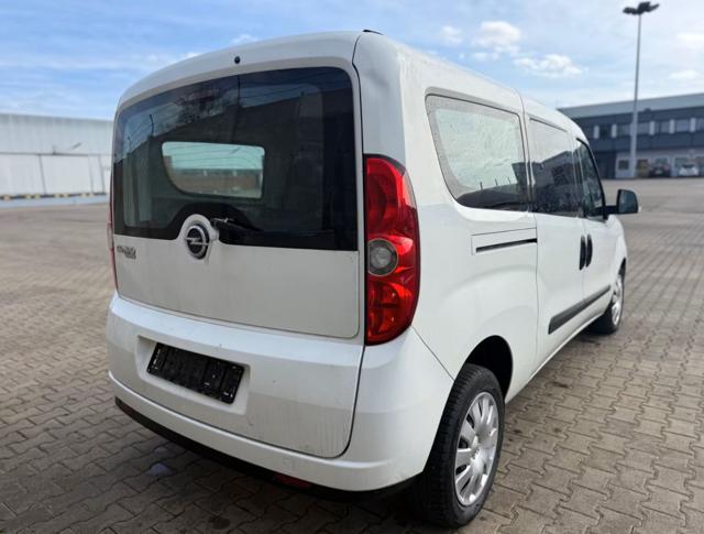 OPEL Combo usata, con Chiusura centralizzata