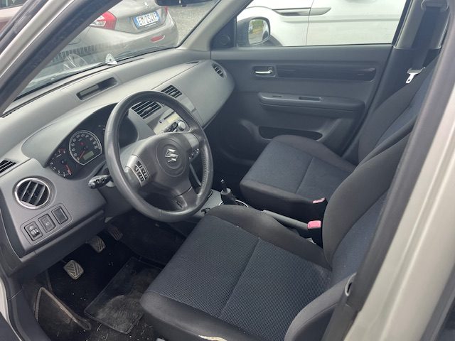 SUZUKI Swift usata, con Autoradio