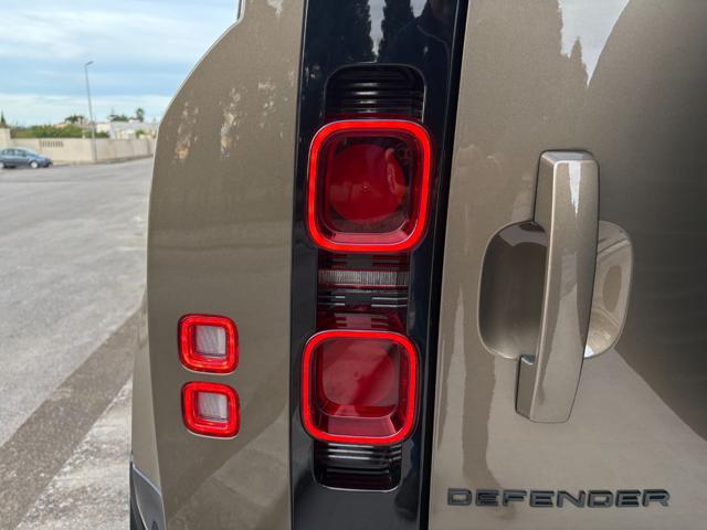 LAND ROVER Defender usata, con USB