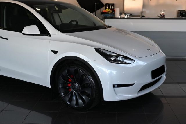 TESLA Model Y usata, con Boardcomputer
