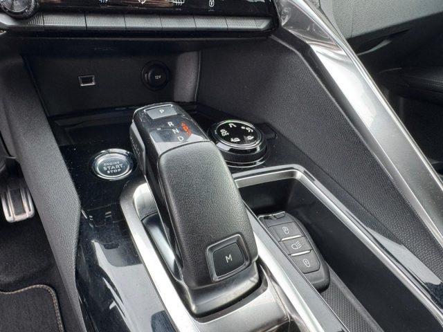 PEUGEOT 3008 usata, con Climatizzatore