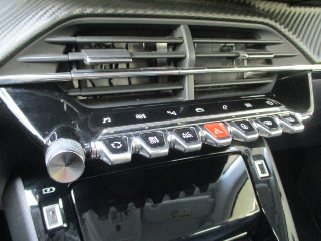 PEUGEOT 208 usata, con Volante in pelle