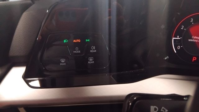 VOLKSWAGEN Golf usata, con Airbag testa