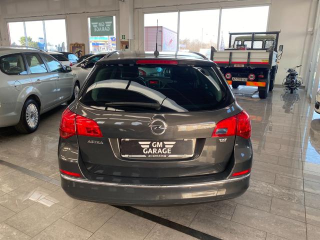 OPEL Astra usata, con Bluetooth