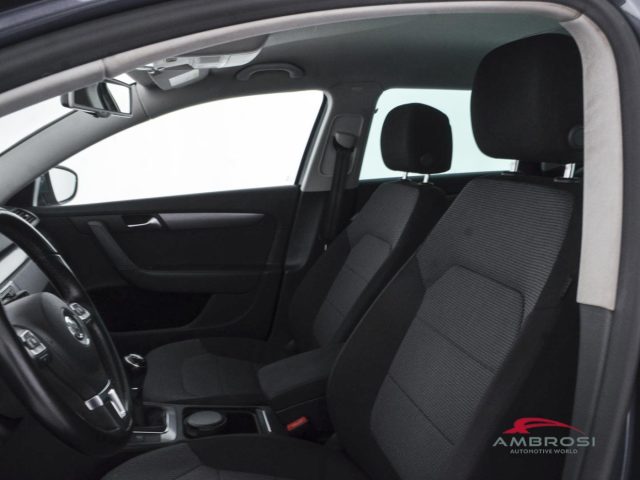 VOLKSWAGEN Passat usata 8