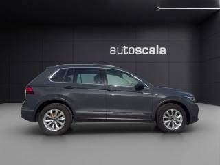 VOLKSWAGEN Tiguan usata, con Autoradio